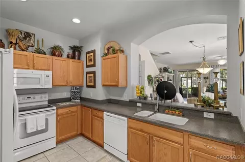 Kitchen - 1679 W Spring Meadow Loop, Lecanto, FL 34461 photo 2 of 4