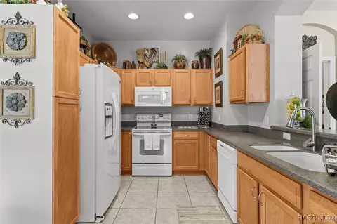 Kitchen - 1679 W Spring Meadow Loop, Lecanto, FL 34461 photo 1 of 4