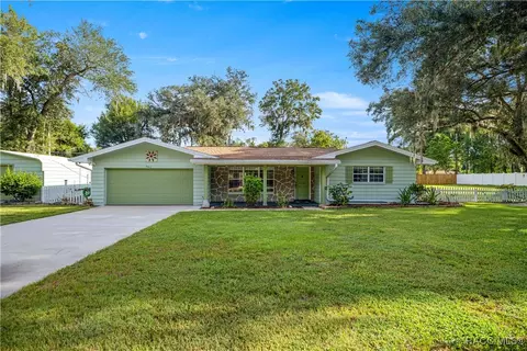 9415 W Green Bay Ln, Crystal River, FL 34428