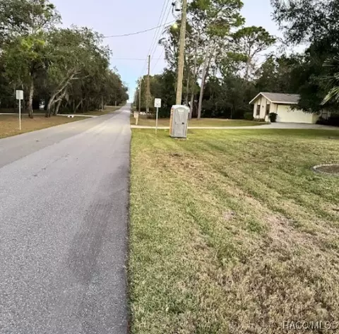 833 W Olympia St, Hernando, FL 34442 photo 3