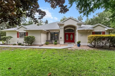 7 Mimosa Ct W, Homosassa, FL 34446