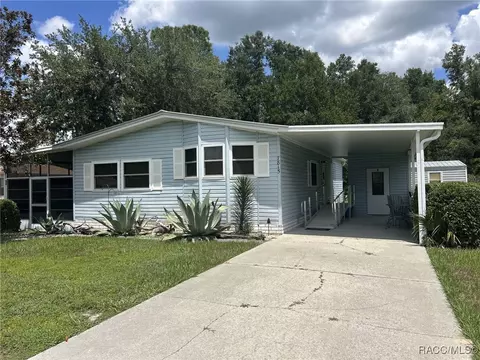 7815 W Summertree Dr, Dunnellon, FL 34433