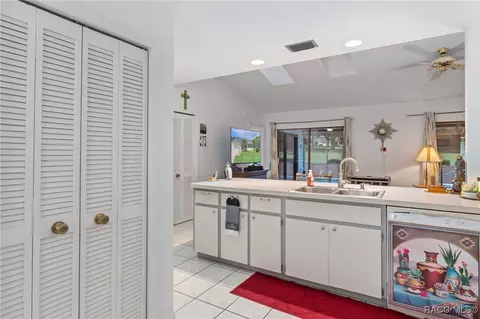 Kitchen - 2330 N St Johns Pt, Hernando, FL 34442 photo 5 of 6