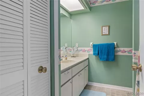 Bath - 2330 N St Johns Pt, Hernando, FL 34442 photo 1 of 4
