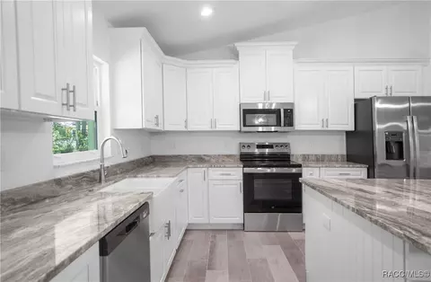 Kitchen - 530 N Highview Ave, Hernando, FL 34442 photo 3 of 4