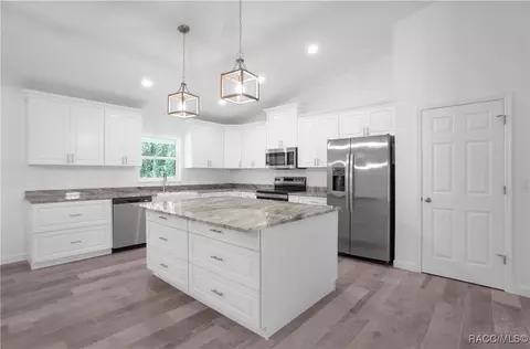 Kitchen - 530 N Highview Ave, Hernando, FL 34442 photo 2 of 4
