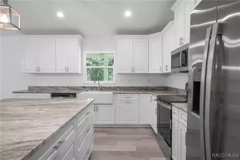 Kitchen - 530 N Highview Ave, Hernando, FL 34442 photo 4 of 4
