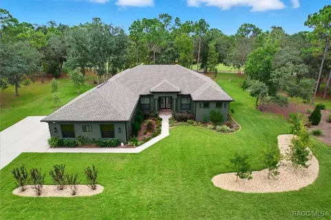 27 Woodfield Cir, Homosassa, FL 34446