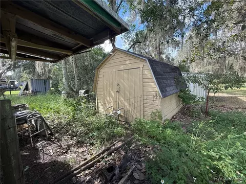 Exterior - 3571 E Olive Ln, Hernando, FL 34442 photo 5 of 9