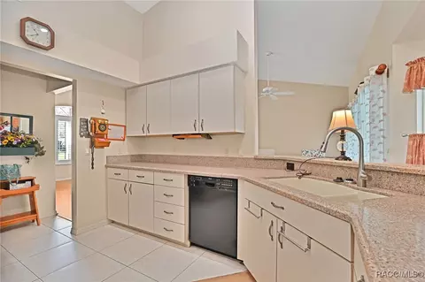 Kitchen - 3029 E Sweet Meadow Ct, Hernando, FL 34442 photo 2 of 6