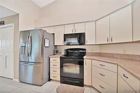 Kitchen - 3029 E Sweet Meadow Ct, Hernando, FL 34442 photo 4 of 6