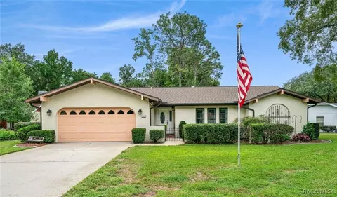 19 Holly Ct, Homosassa, FL 34446