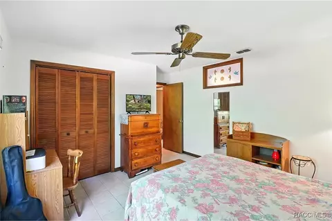 Bedroom - 1215 W Pearson St, Hernando, FL 34442 photo 2 of 4