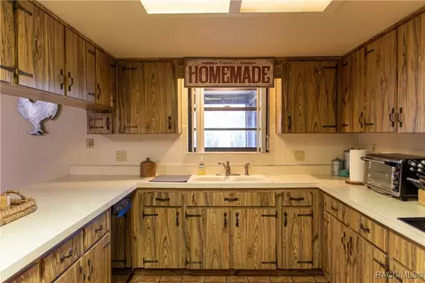 Kitchen - 6970 N Palm Oak Dr, Hernando, FL 34442 photo 5 of 6