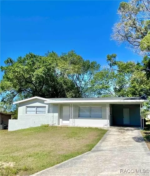 18 S Harrison St, Beverly Hills, FL 34465