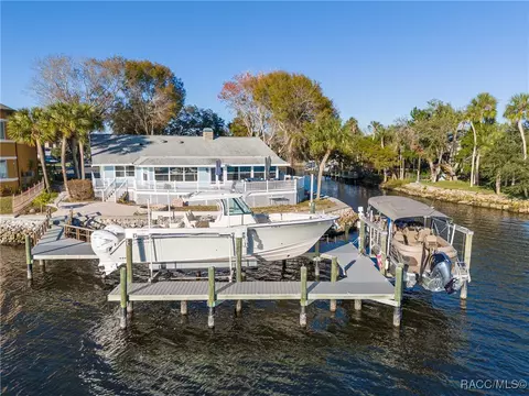 5260 S Mystic Pt, Homosassa, FL 34448