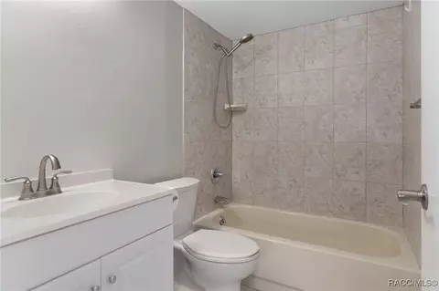 Bath - 115 E Hartford St #4A, Hernando, FL 34442 photo 1 of 5