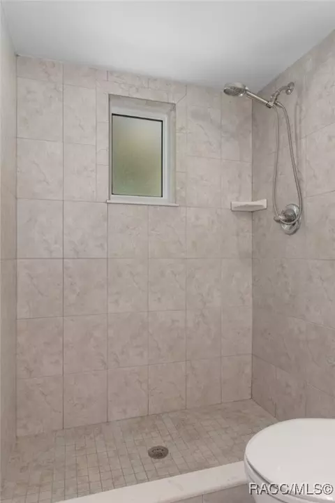 Bath - 115 E Hartford St #4A, Hernando, FL 34442 photo 5 of 5