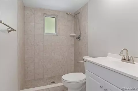 Bath - 115 E Hartford St #4A, Hernando, FL 34442 photo 2 of 5