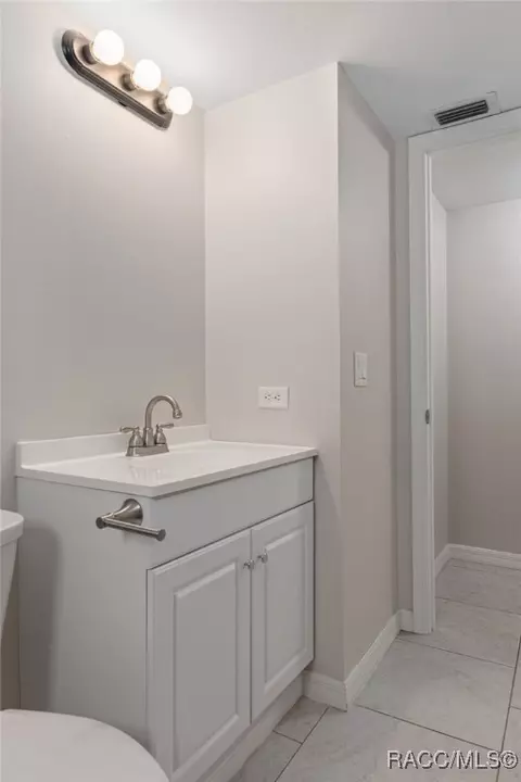 Bath - 115 E Hartford St #4A, Hernando, FL 34442 photo 3 of 5