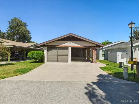 11621 W Riverhaven Dr, Homosassa, FL 34448