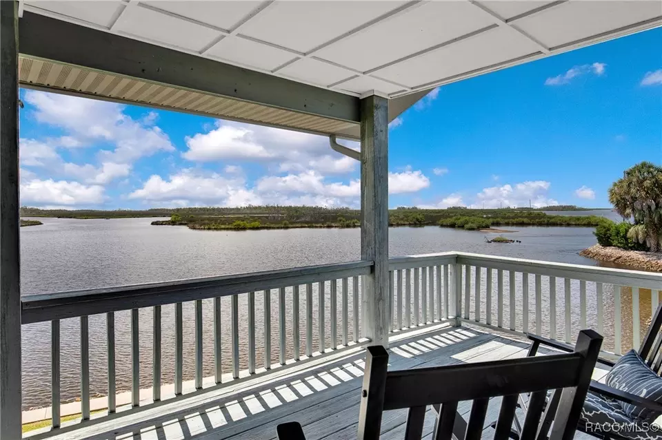 Exterior - 12396 W Standish Dr, Homosassa, FL 34448 photo 2 of 9