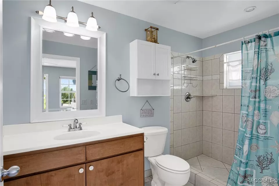 Bath - 12396 W Standish Dr, Homosassa, FL 34448 photo 2 of 2