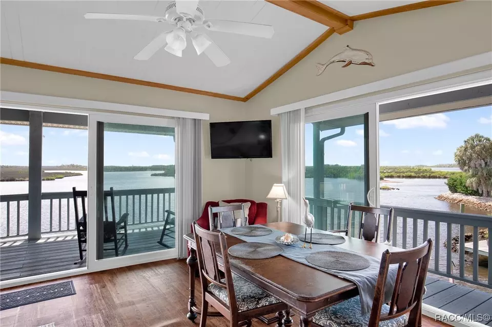 Dining - 12396 W Standish Dr, Homosassa, FL 34448 photo 1 of 3