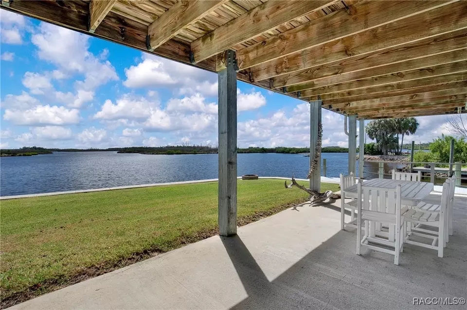 Exterior - 12396 W Standish Dr, Homosassa, FL 34448 photo 5 of 9
