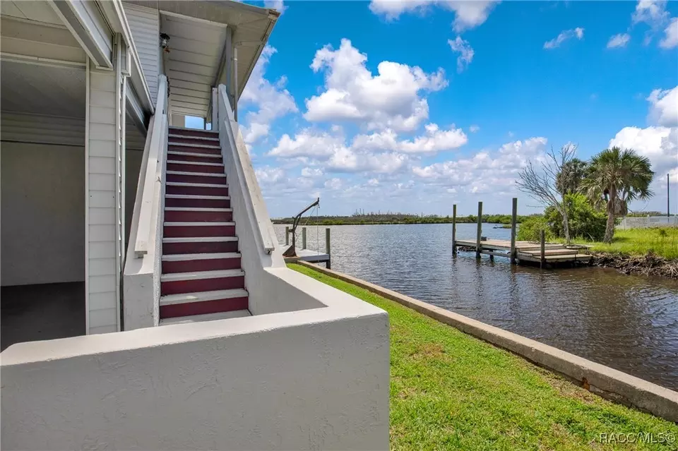 Exterior - 12396 W Standish Dr, Homosassa, FL 34448 photo 9 of 9