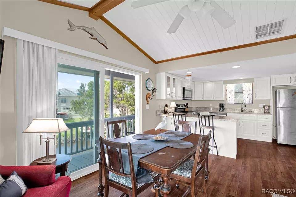 Dining - 12396 W Standish Dr, Homosassa, FL 34448 photo 2 of 3
