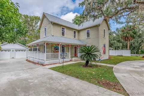 325 NE Crystal St, Crystal River, FL 34428