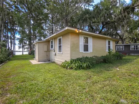9070 E Devilsneck Rd, Floral City, FL 34436