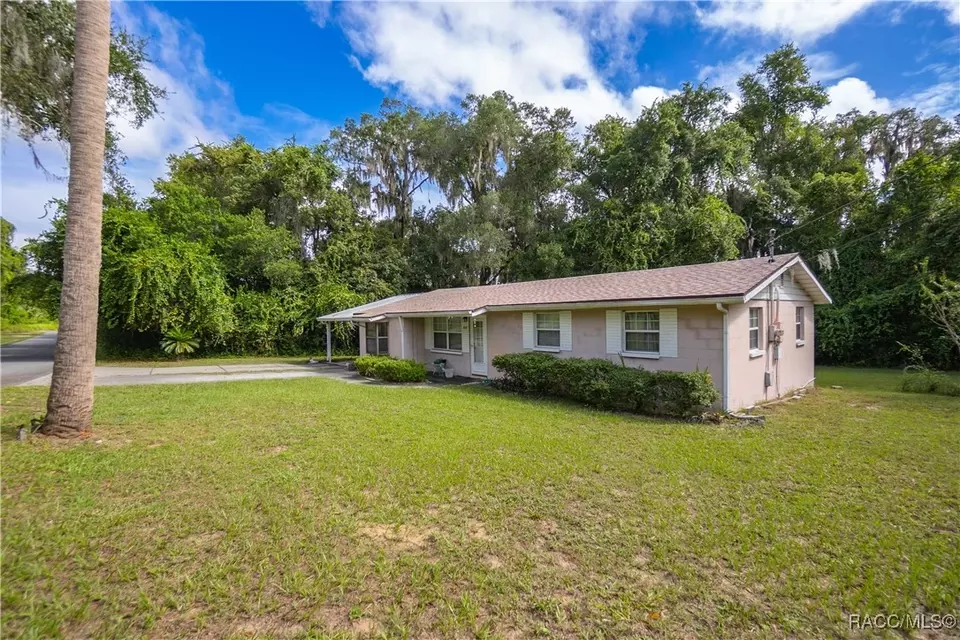 Exterior - 420 Davidson Ave, Inverness, FL 34450 photo 2 of 10