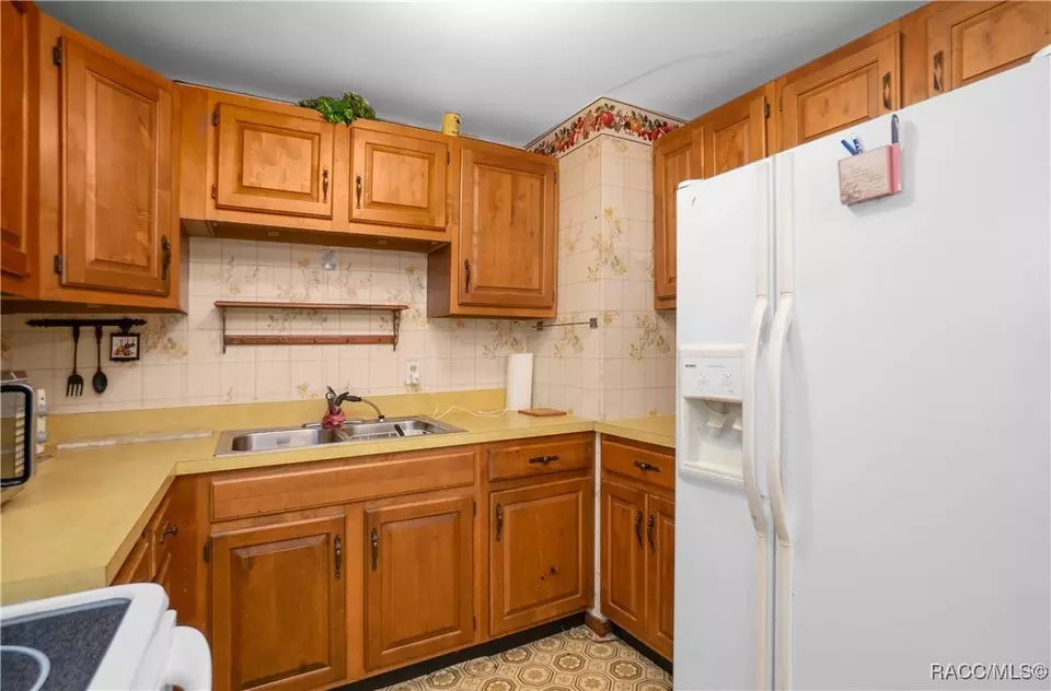 Kitchen - 420 Davidson Ave, Inverness, FL 34450 photo 2 of 2