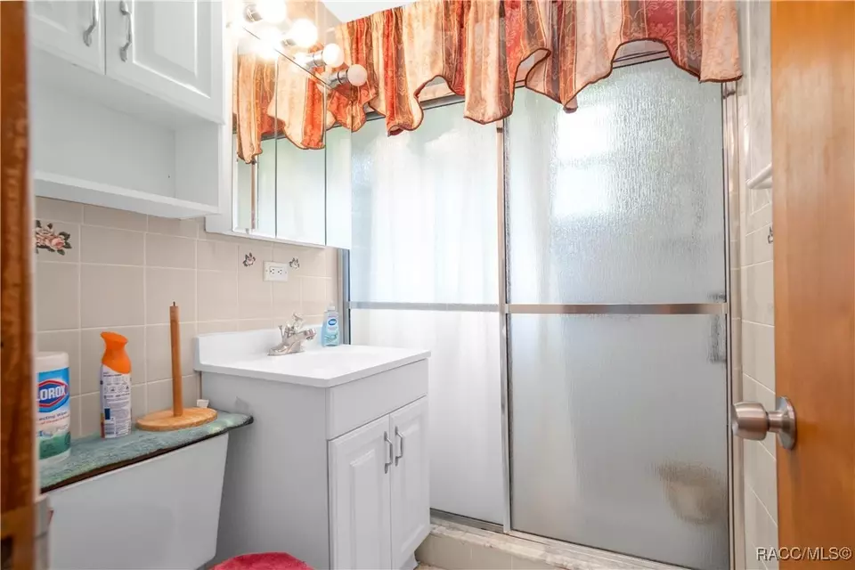 Bath - 420 Davidson Ave, Inverness, FL 34450 photo 1 of 1