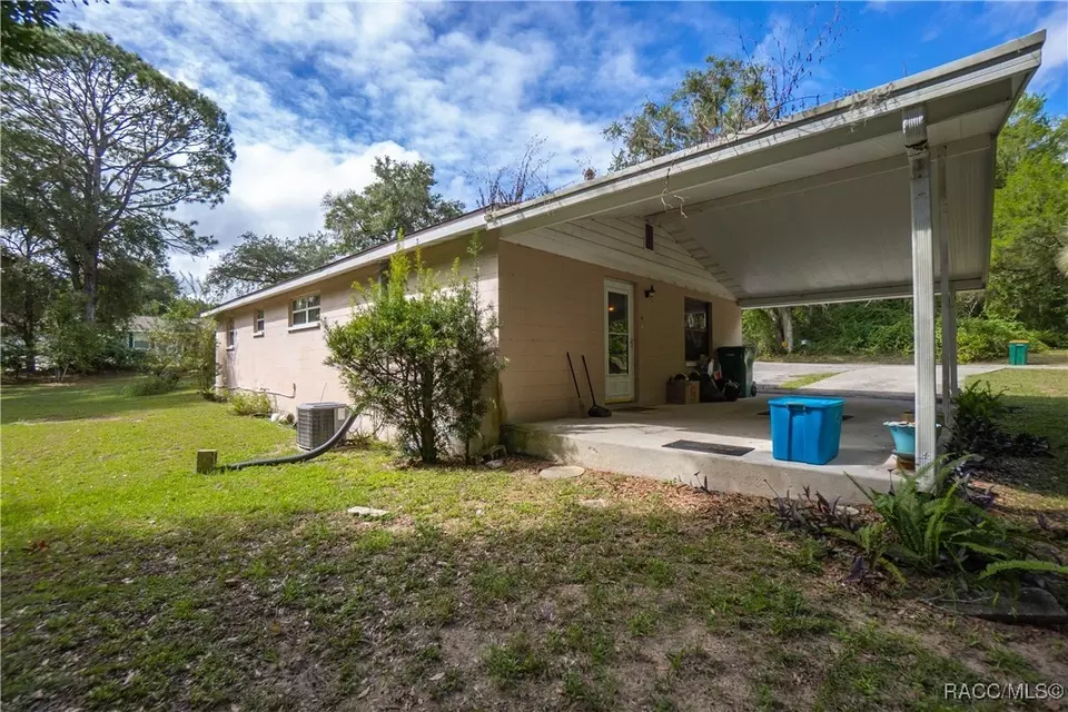 Exterior - 420 Davidson Ave, Inverness, FL 34450 photo 4 of 10