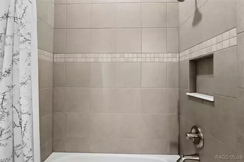 Bath - 1837 W Twilight Ln, Hernando, FL 34442 photo 2 of 5