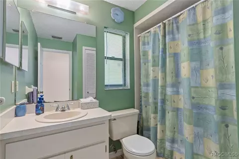 Bath - 9293 E Windwood Loop, Inverness, FL 34450 photo 2 of 2