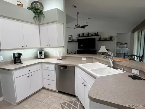 Kitchen - 3848 E Arbor Lakes Dr, Hernando, FL 34442 photo 7 of 7