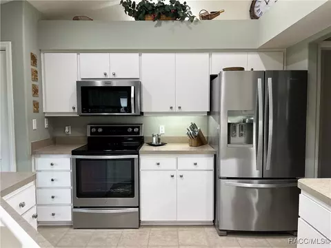 Kitchen - 3848 E Arbor Lakes Dr, Hernando, FL 34442 photo 3 of 7