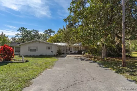 8372 E Lake Bradley Rd, Floral City, FL 34436