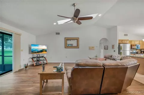 Living - 650 E Charleston Ct, Hernando, FL 34442 photo 3 of 4