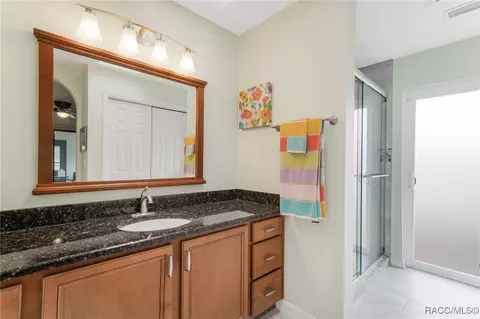Bath - 650 E Charleston Ct, Hernando, FL 34442 photo 1 of 3