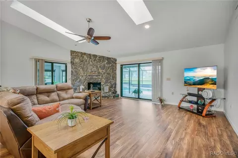 Living - 650 E Charleston Ct, Hernando, FL 34442 photo 2 of 4