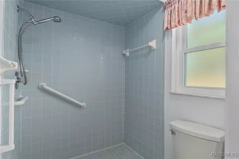 Bath - 7150 N Whippoorwill Ter, Hernando, FL 34442 photo 2 of 5