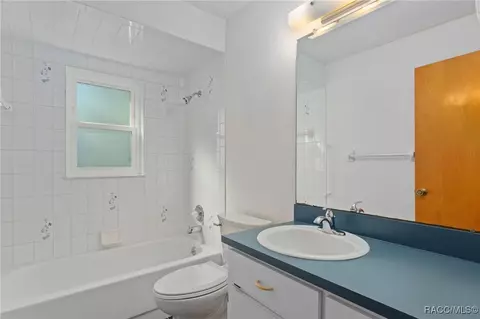 Bath - 7150 N Whippoorwill Ter, Hernando, FL 34442 photo 4 of 5