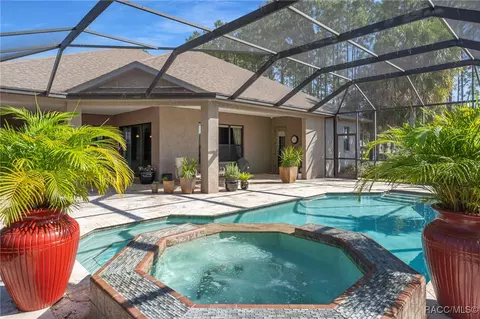 Exterior - 152 E Atlantic St, Hernando, FL 34442 photo 7 of 12