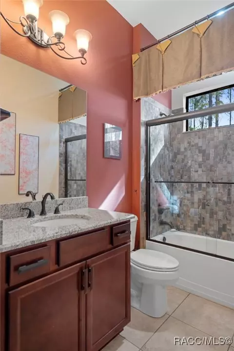 Bath - 152 E Atlantic St, Hernando, FL 34442 photo 4 of 6