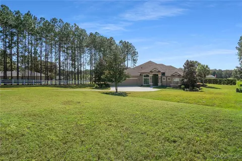 Exterior - 152 E Atlantic St, Hernando, FL 34442 photo 11 of 12